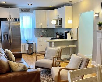 Charming 2br House W Ac, Wifi Just 5 Min From Lga And 17 Min To Jkf - קווינס - מטבח