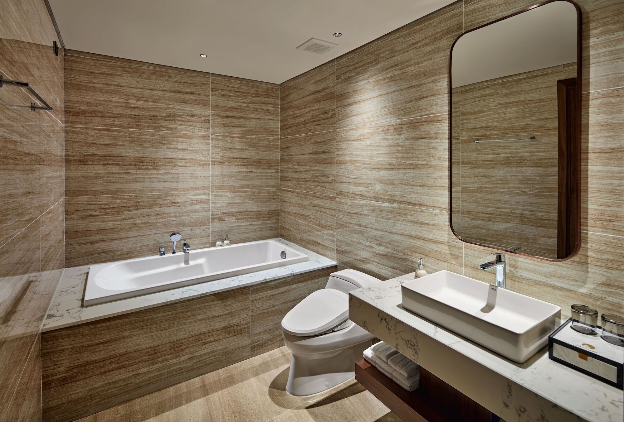 The Watson Premium Halong Hotel - הא לונג