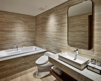 The Watson Premium Halong Hotel - הא לונג