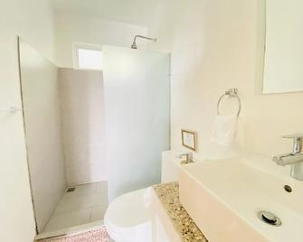 Hotel Alamar - Puntarenas - Bathroom