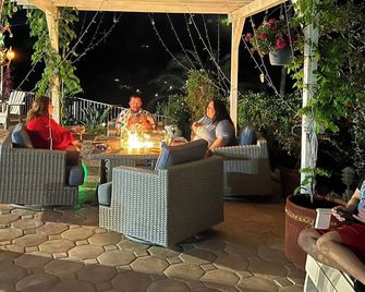 Mountain View Studio - Hemet - Innenhof