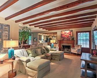 'Charming Nashville Cottage in Green Hills - Cozy, Family-Friendly Retreat!' - Nashville - Sala de estar