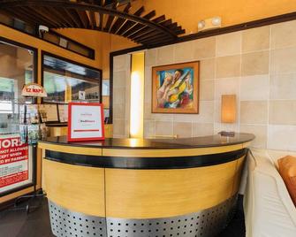 RedDoorz Plus at The Ridge Tagaytay - Tagaytay