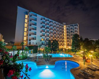 Hotel Ariston Molino Buja - אבאנו טרמה - בריכה