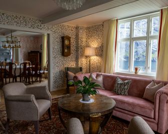 Nusfjord Village & Resort - Ramberg - Living room