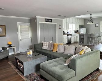 Charming 3-bedroom house with WiFi and AC in downtown Lorena - Lorena - Living room