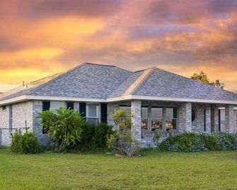 Attitude Adjustment - Rockport - Building
