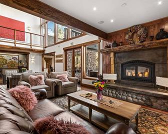 The Grand Idyllwild Lodge - Idyllwild - Living room