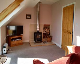 Recent conversion. Near major tourist attractions, shops and lovely countryside. - Wells - Living room