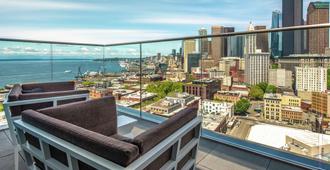 Embassy Suites by Hilton Seattle Downtown Pioneer Square - Seattle - Balcony
