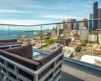 Embassy Suites by Hilton Seattle Downtown Pioneer Square - סיאטל - מרפסת