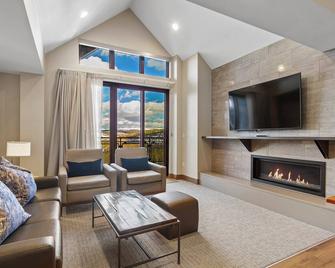 Grand Colorado on Peak 8 - 2 bed/2.5 bath ski-in/ski-out - Breckenridge - Living room