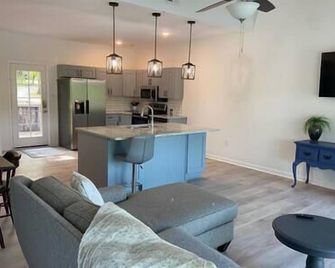 River Views/ # 1/ Fishing/Deck/Bbq Grill/50mbp - Athens - Living room