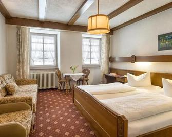 Zur Traube Schwarzwaldhotel & Restaurant Am Titisee - Waldau - Slaapkamer