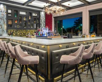 voco - The Cadence, an IHG Hotel - Chutes du Niagara - Bar