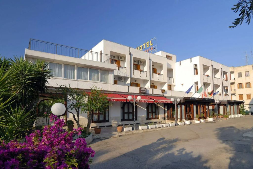 Hotel Apeneste - Mattinata - Будівля