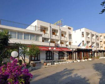Hotel Apeneste - Mattinata - Будівля
