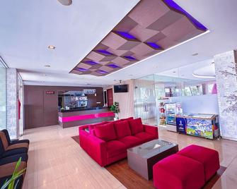 Viva Hotel Kediri, Azana Hotels Collection - Kediri - Лоббі