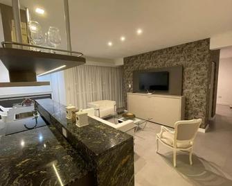 Be Haus Temporary Apartments - San Luis - Living room