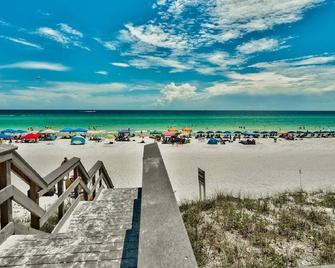 Majestic Sun Beach Resort by Panhandle Getaways - Destin - Beach