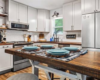 Trail Side in the Heart of Winona Lake - Winona Lake - Kuchnia