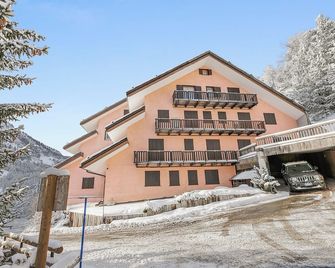 Appartamento Quota 1800, Claviere, Italy - Claviere - Edificio