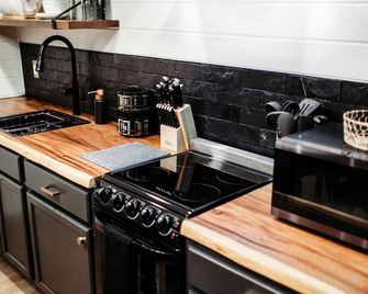 Swanky Bungalow. King Bed. Sleeps 3. Centrally located. - Paris - Küche