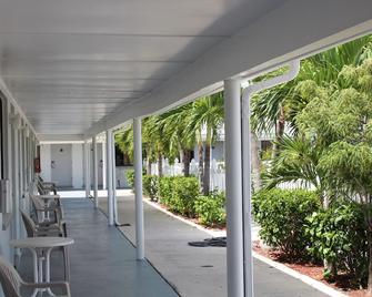 Economy Inn West Palm Beach - West Palm Beach - Patio