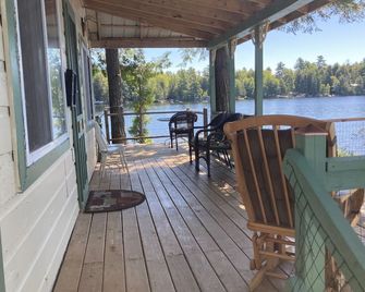 Welcome to our Waterfront Cabin in Northern, Maine. A great place to relax!! - Lincoln - Patio