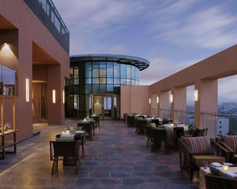 Novotel Lucknow Gomti Nagar - Лакнау - Ресторан