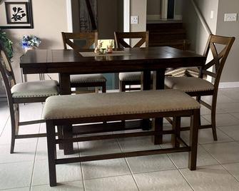4 Bedroom House/Vacation Rental with Lake Access - Clear Lake - Dining room