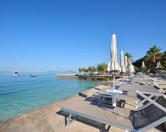 Hotel Jona - Подстрана - Пляж