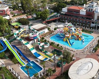 Club Aqua Plaza - โอคุคาลาร์ - สระว่ายน้ำ