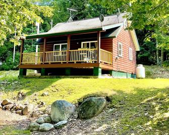 Rustic Cabin on Penobscot River (Pet-Friendly!) - Lincoln - Building