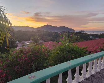 Charming 2-bedroom condo in amazing Playas del Coco with WiFi, AC - Playa Matapalo - Balcón