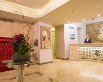 Mood Hotel Istanbul - Istanbul - Front desk