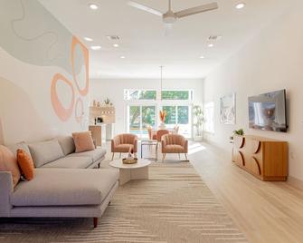 Ut Football Fave - Pool, Hot Tub, Bbq Grill, Yard! - Austin - Sala de estar