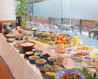 ANA Holiday Inn Tosu by IHG - Tosu - Buffet