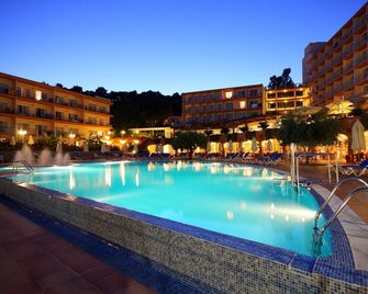 Valentin Grand Park Suite Hotel - Calviá - Piscina