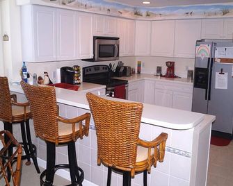 Ocean's Edge 401 3 Bedroom Condo By RedAwning - Ocean City - Kitchen
