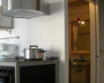Rent air-conditioned studio with mezzanine in the center of the village and view of the church - Saintes-Maries-de-la-Mer - Cucina