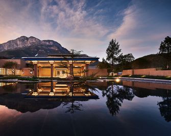 Hotel Indigo Lugu Lake By IHG - Lijiang - Edificio