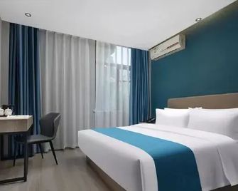 Tiantian Fishing Port Ceramics Hotel (Jingdezhen People's Square High-speed Railway Station) - Jingdezhen