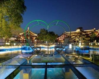 Tiandi Renhe Luochenghui Hotel - Deyang - Pool
