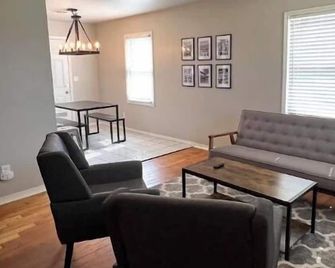 Home by Tinker/6 mi to Downtown OKC - Del City