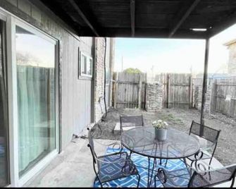 Relax South Central 5 mi from downtown VB - 오스틴 - 발코니