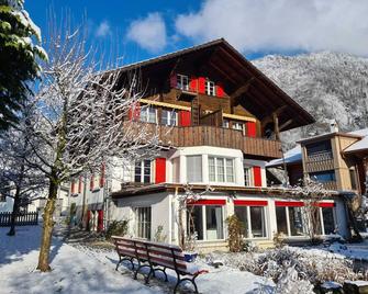 Adventure Guesthouse Interlaken - Interlaken - Bâtiment