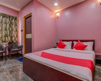 Anant Home Stay - Shillong - Bedroom