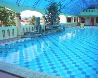 Krisna Beach Hotel - Pangandaran - Piscina