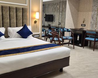 Pns Nakshatra Luxury Hotel - Vellore - Bedroom